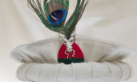 White pakol cap with feather and markhor badge handmade afghani hat Wool kausia hat chitrali topi wool stylish winter hat skull cap unisex